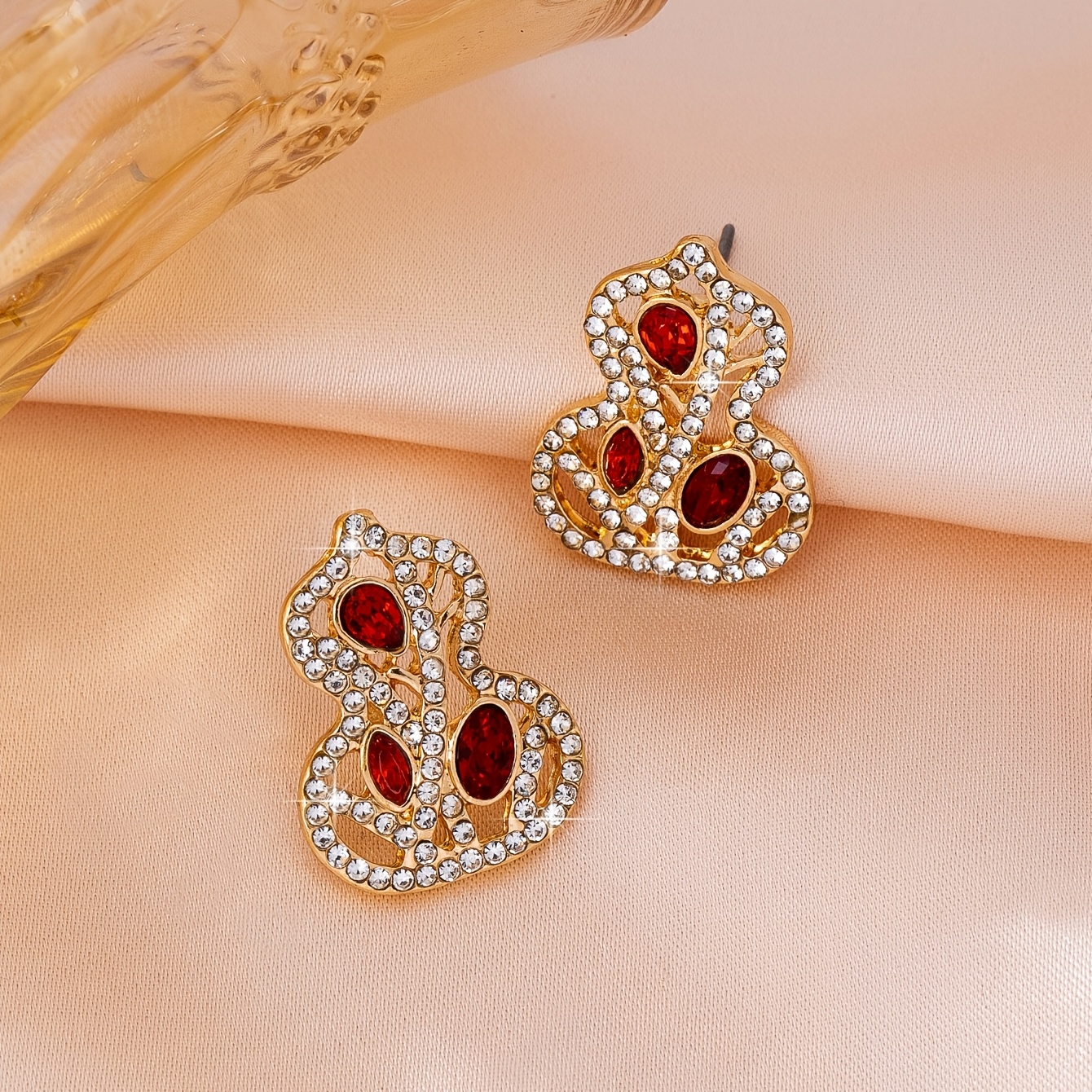 Women's Elegant Chinese-Style Gourd Stud Earrings